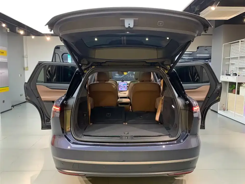 Nio ES8