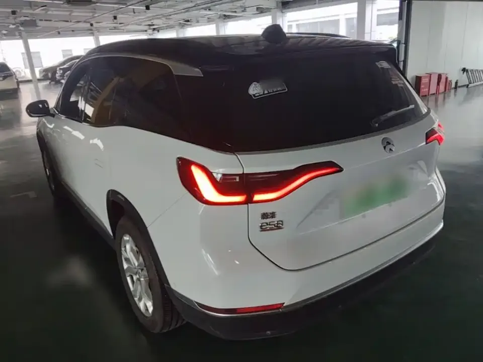 Nio ES8