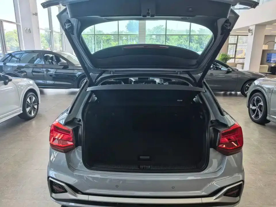 Audi Q2L