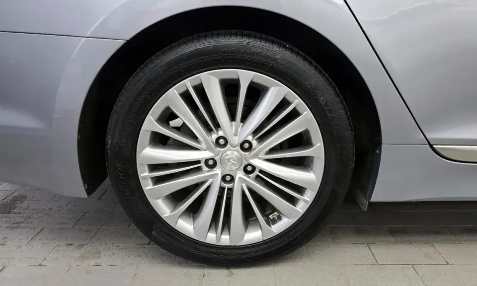 Hyundai Aslan