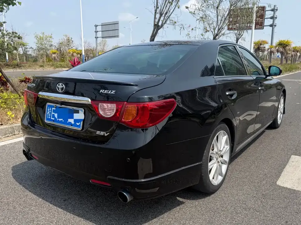 Toyota Reiz