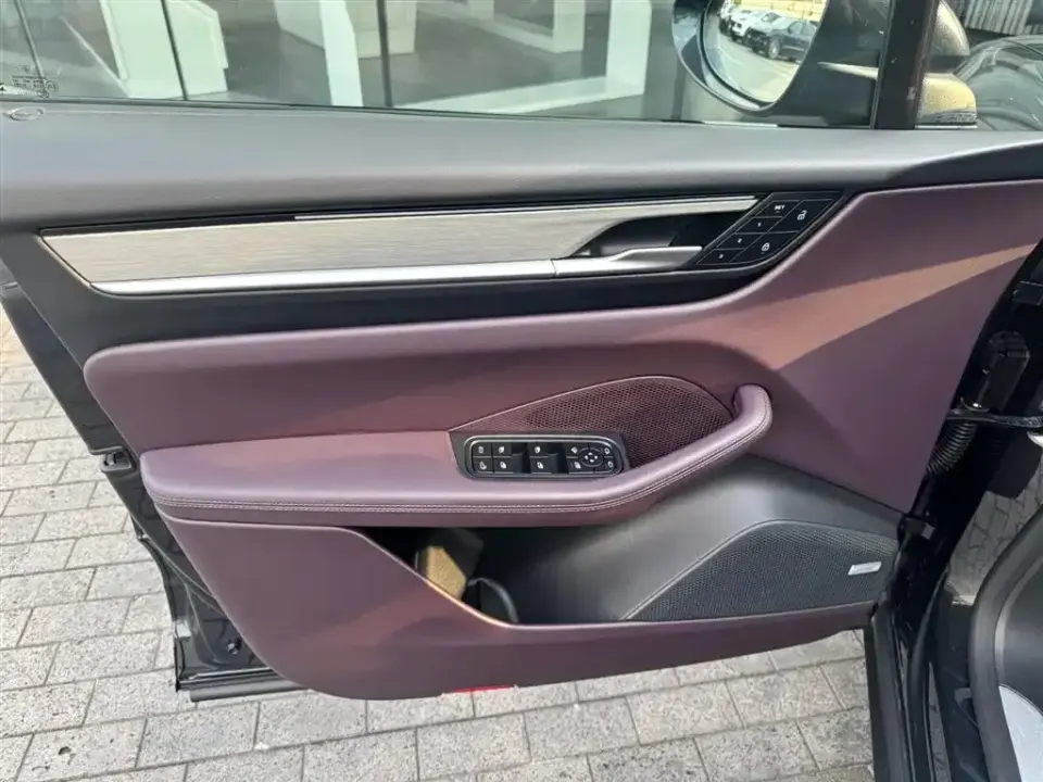 Porsche Macan EV