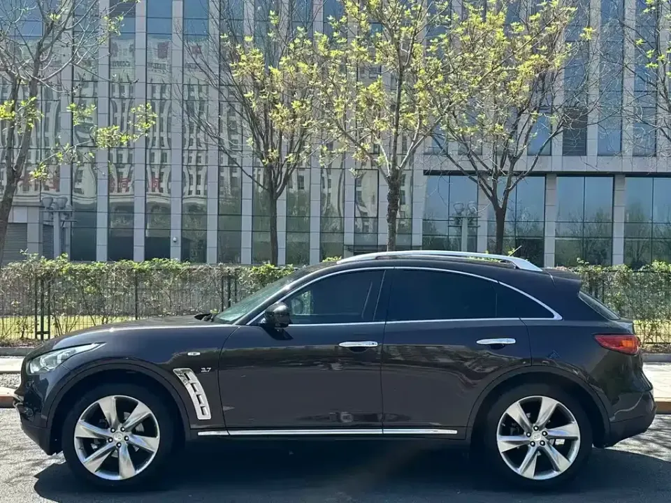Infiniti QX70