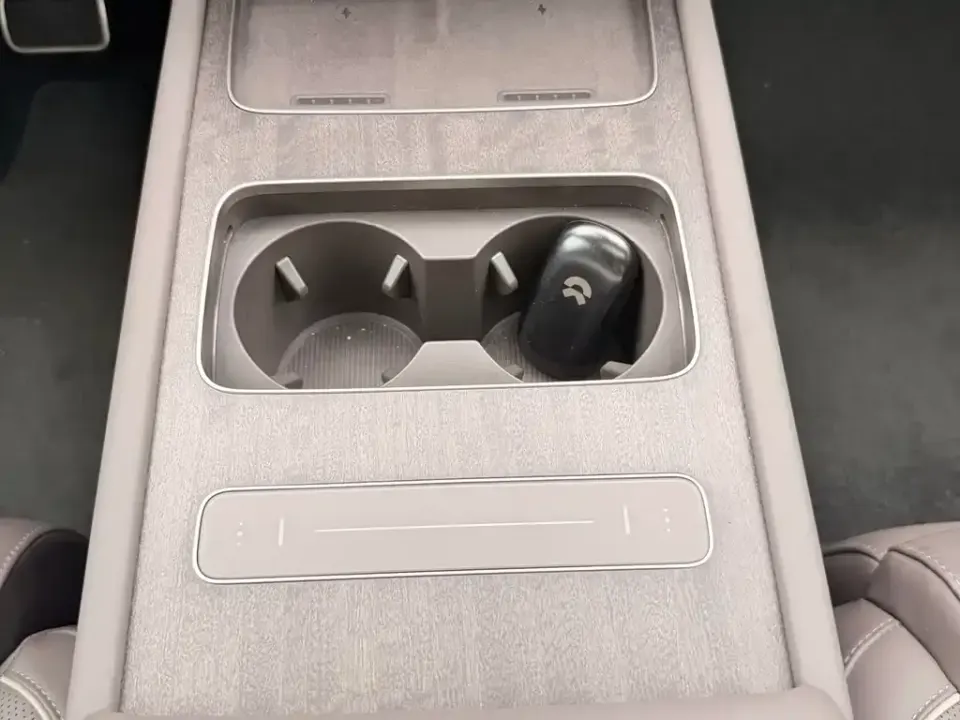 Nio ES8