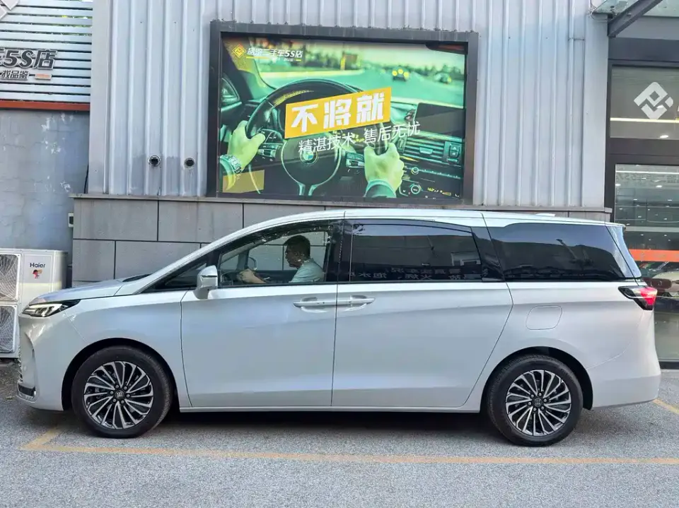 Buick GL8 Hybrid