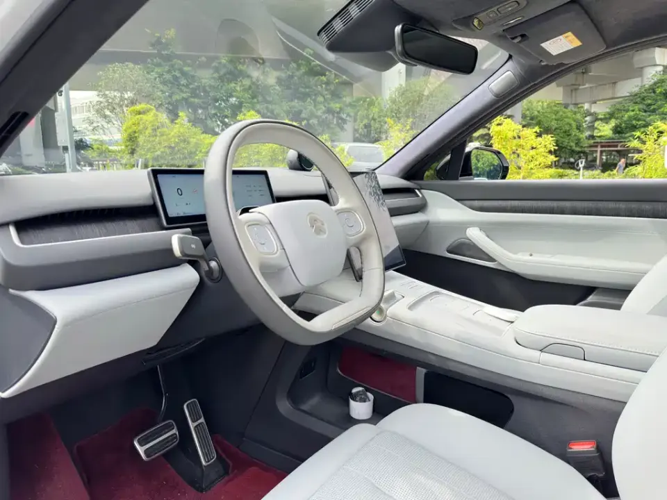 Nio ES8