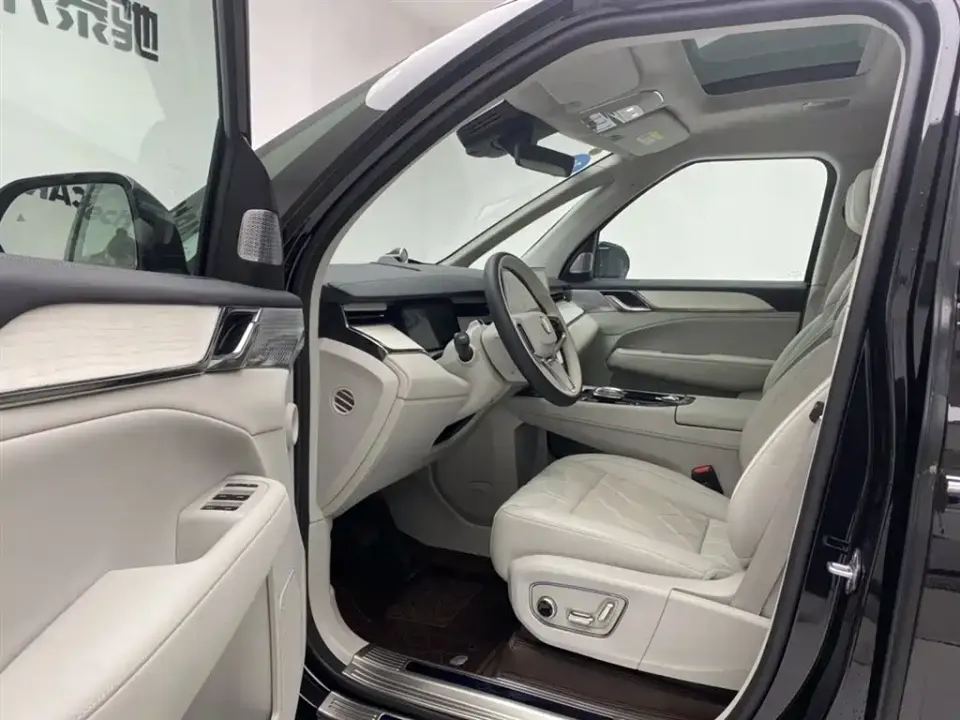 Volvo EM90