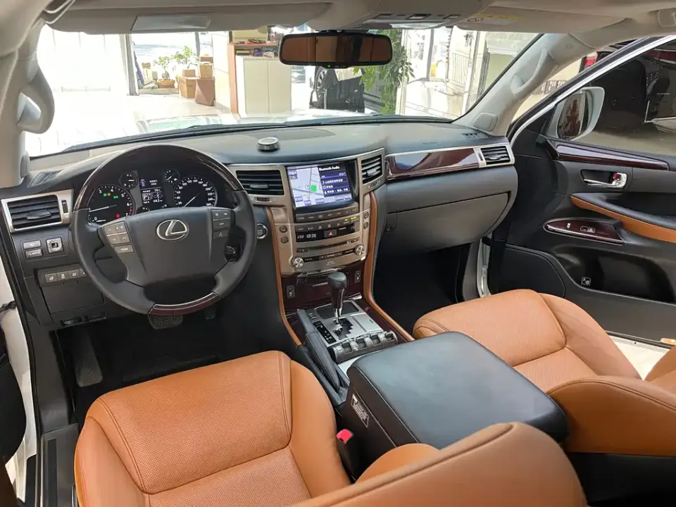 Lexus LX