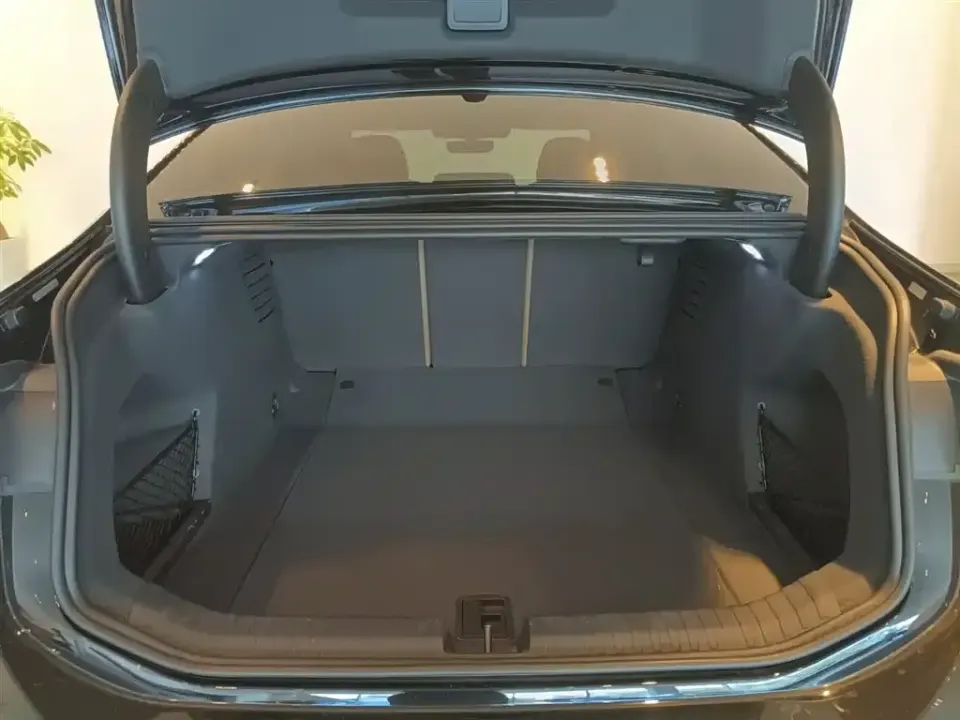 Audi A6L e-tron