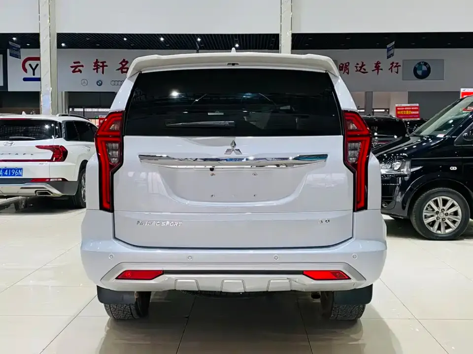 Mitsubishi Pajero Sport (Import)