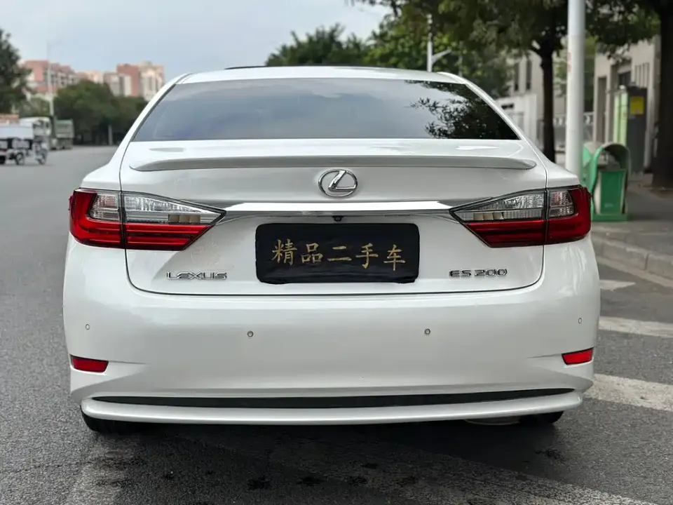 Lexus ES