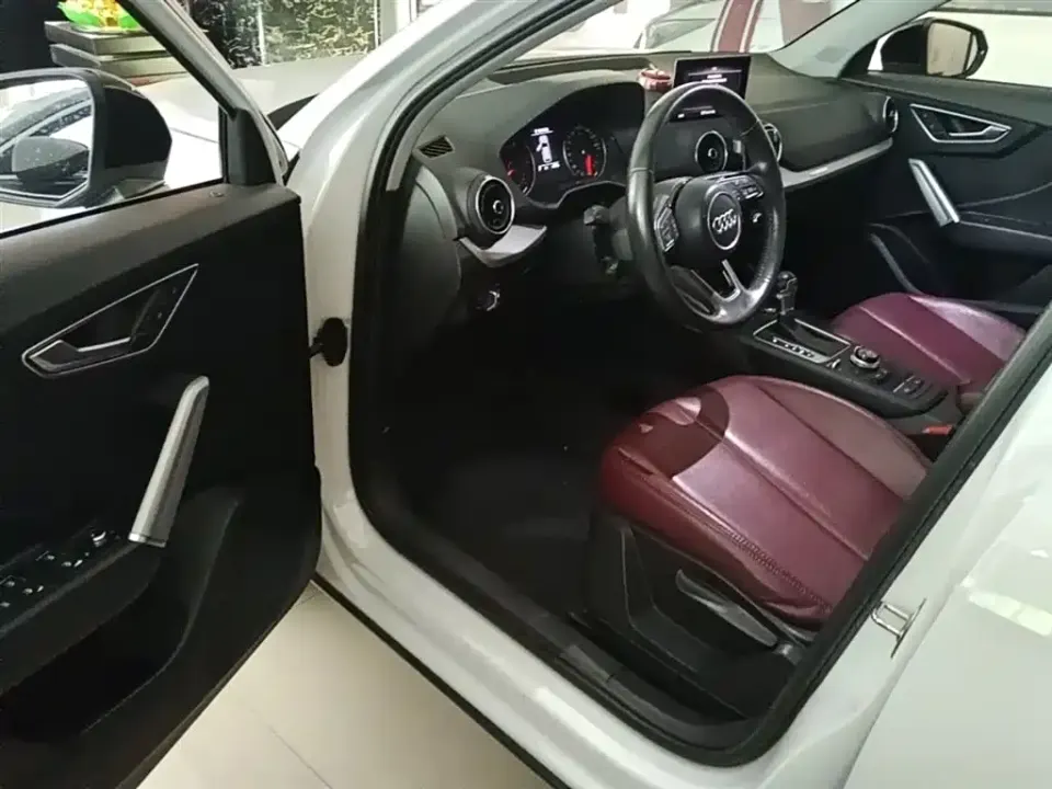 Audi Q2L