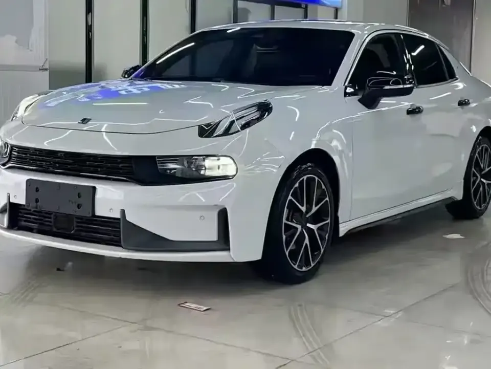 Lynk & Co 03