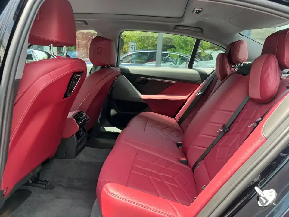 BMW i5