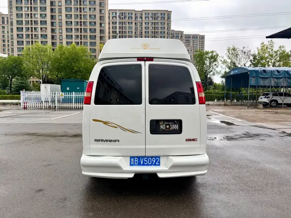 GMC Savana