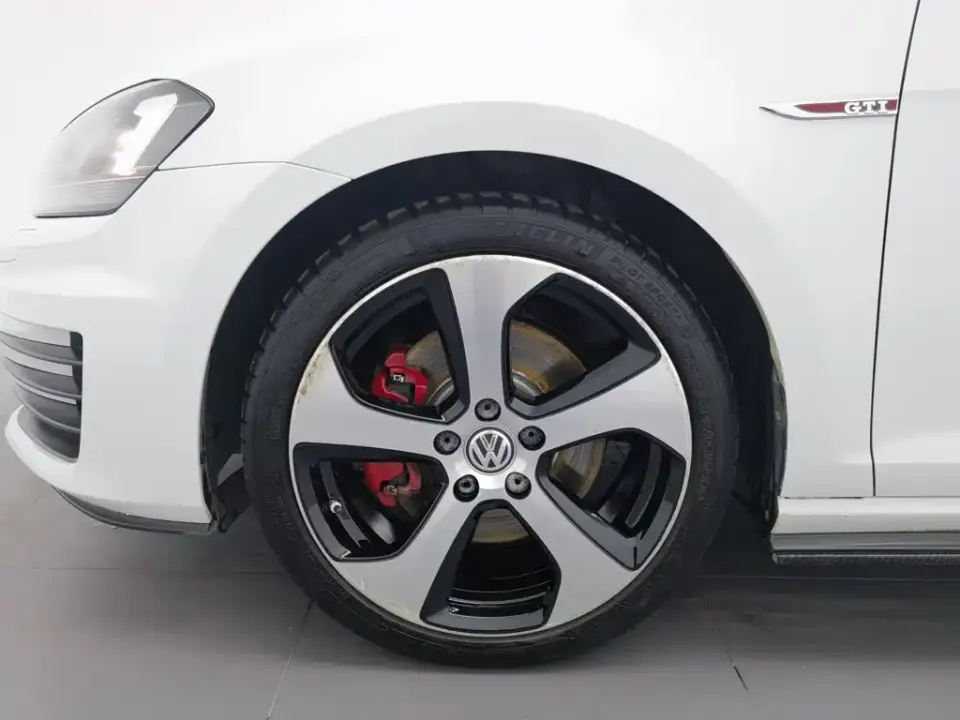 Volkswagen Golf GTI