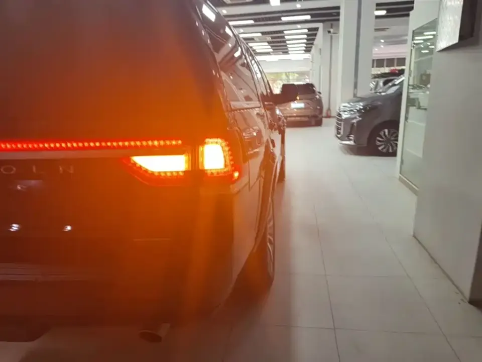 Lincoln Navigator