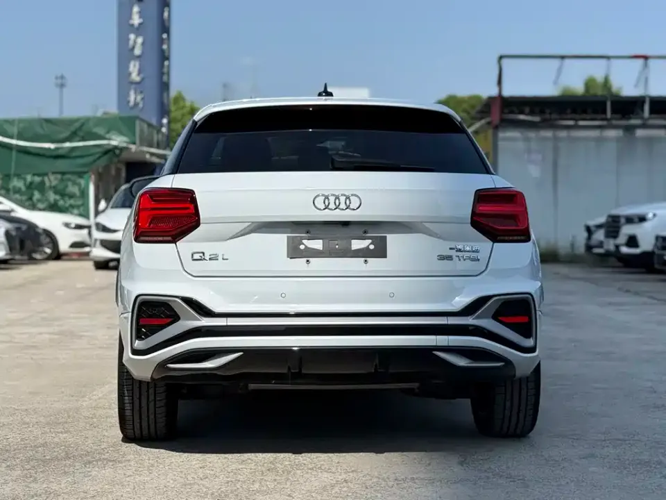 Audi Q2L