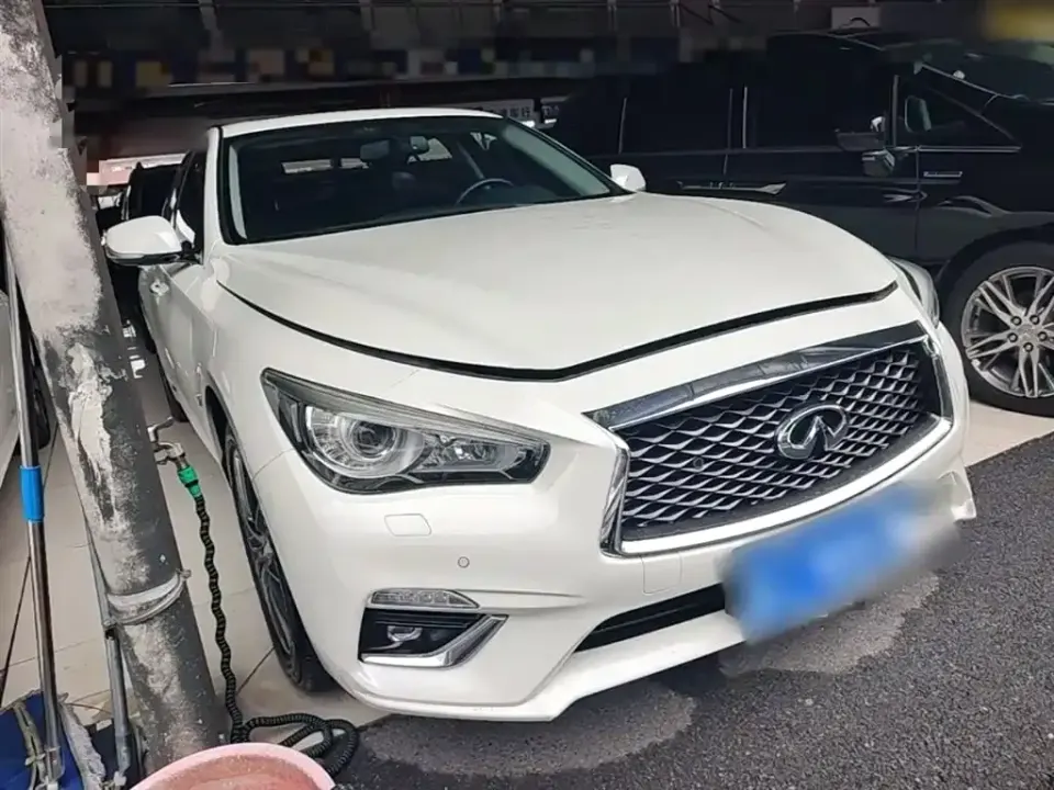 Infiniti Q50L