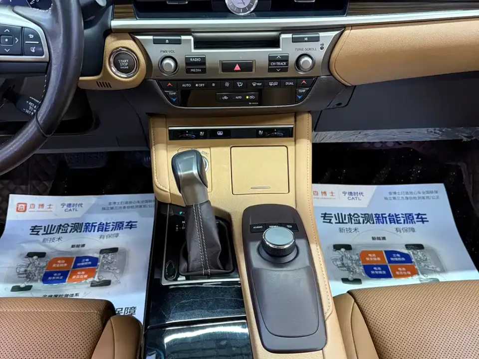 Lexus ES