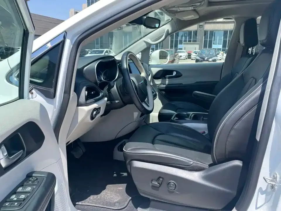 Chrysler Grand Voyager PHEV (Import)
