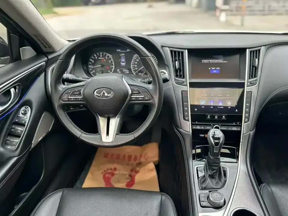 Infiniti Q50L