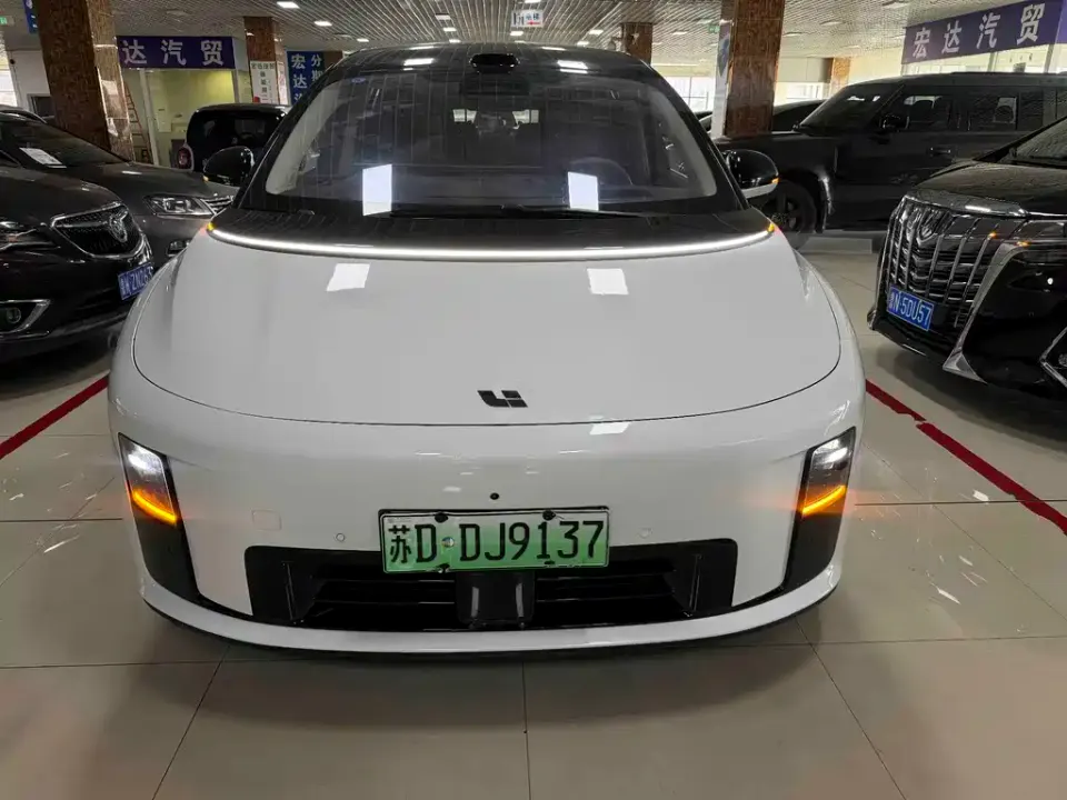Li Li i8