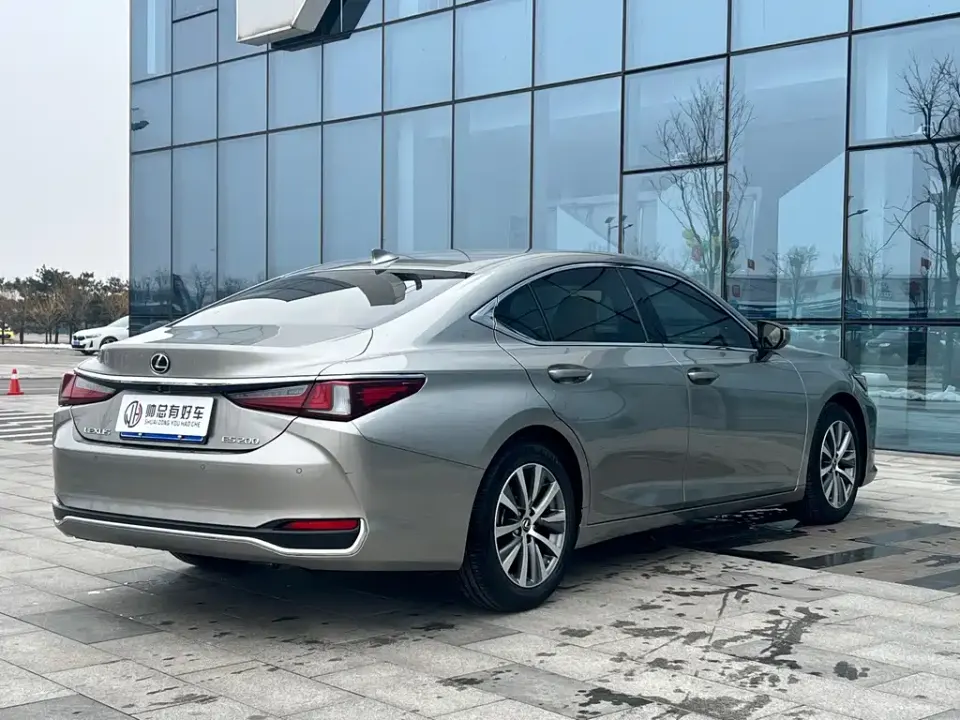 Lexus ES