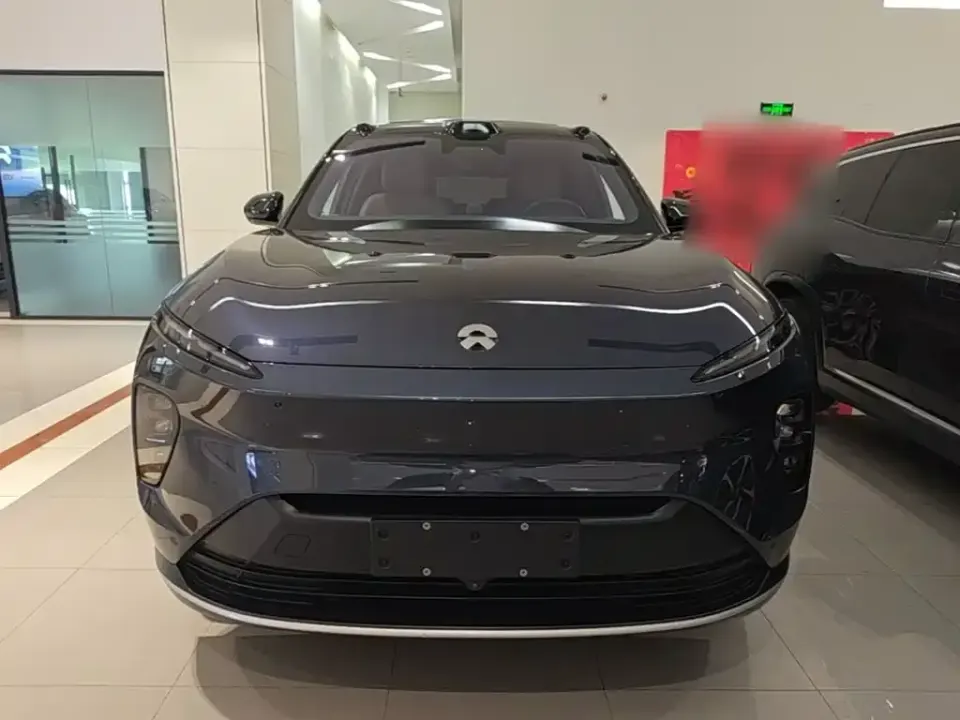 Nio ES8