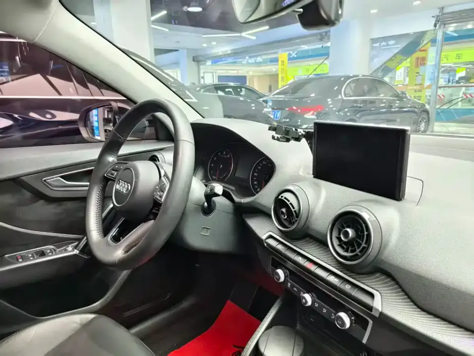 Audi Q2L