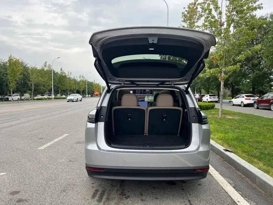 Li Li i8