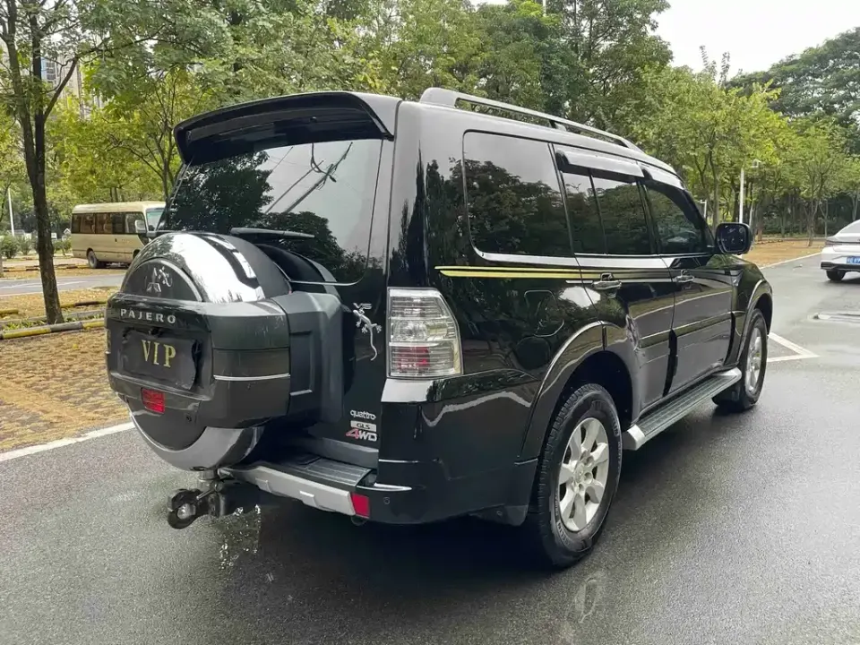 Mitsubishi Pajero (Import)