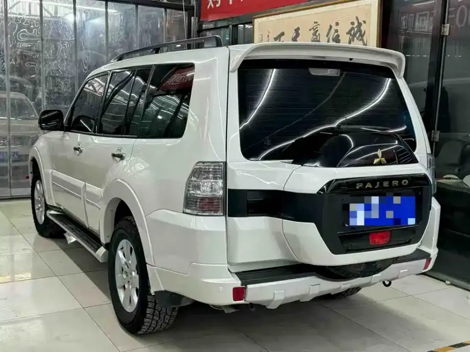 Mitsubishi Pajero (Import)