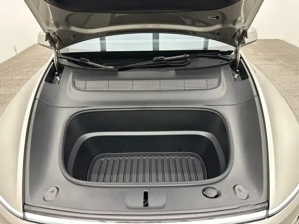 Tesla Model Y L