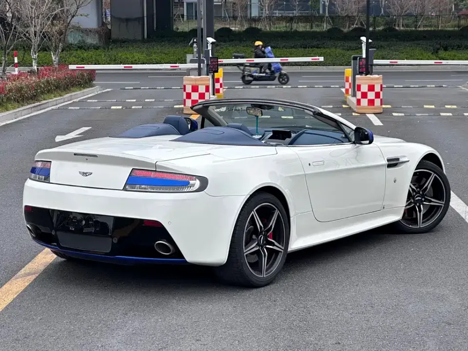 Aston Martin V8 Vantage