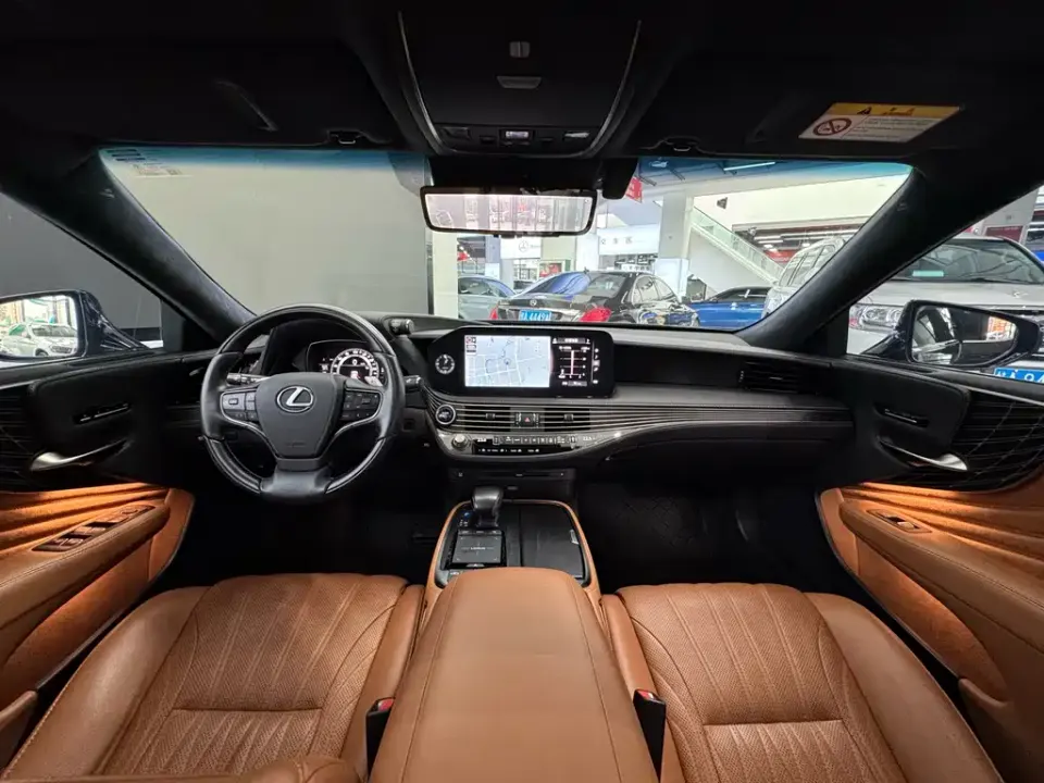 Lexus LS
