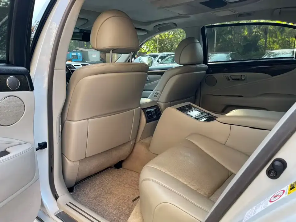 Lexus LS