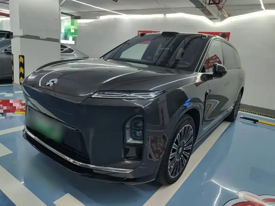 Nio ES8