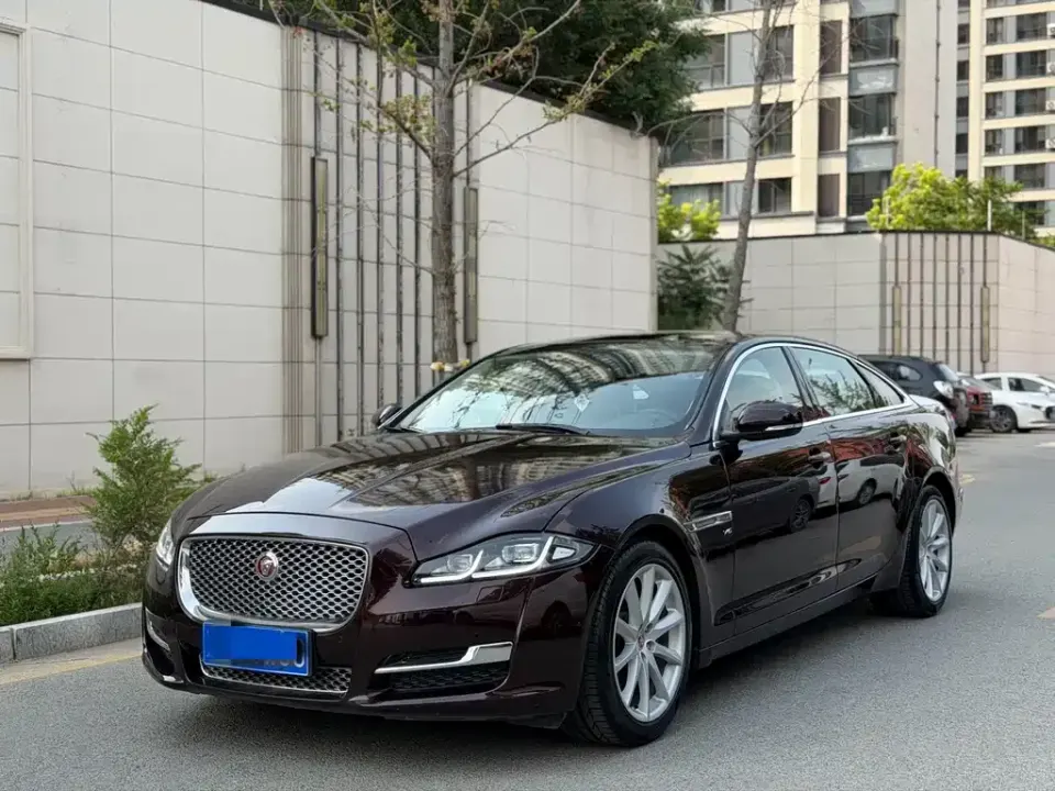 Jaguar XJ