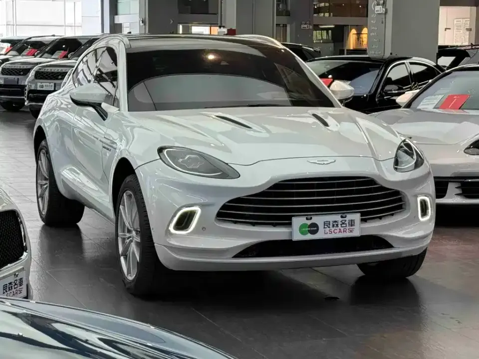 Aston Martin DBX