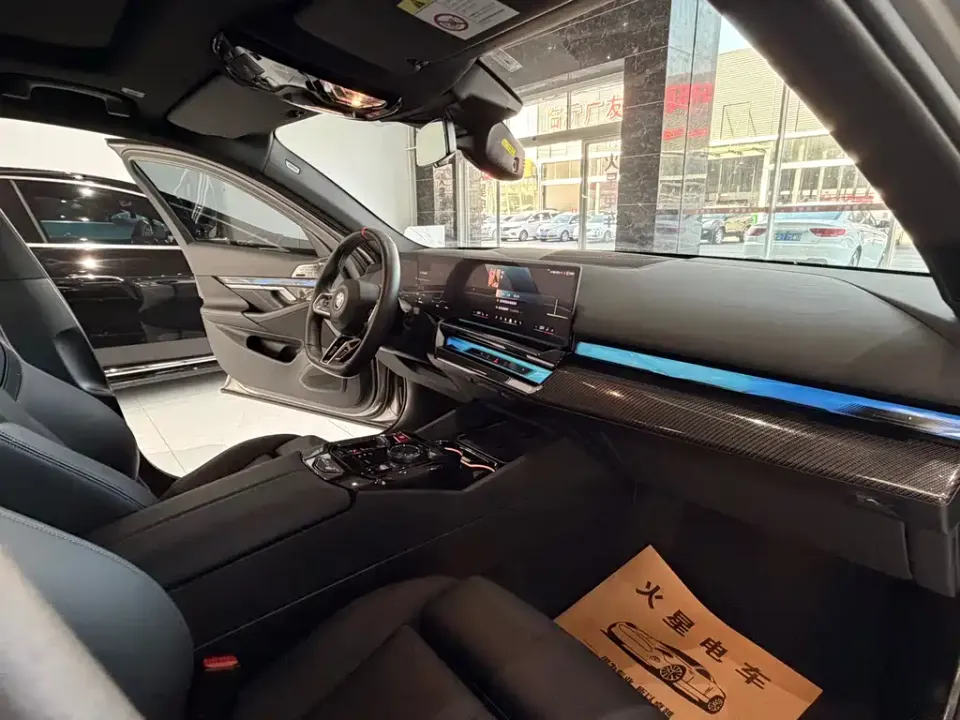 BMW i5 M60