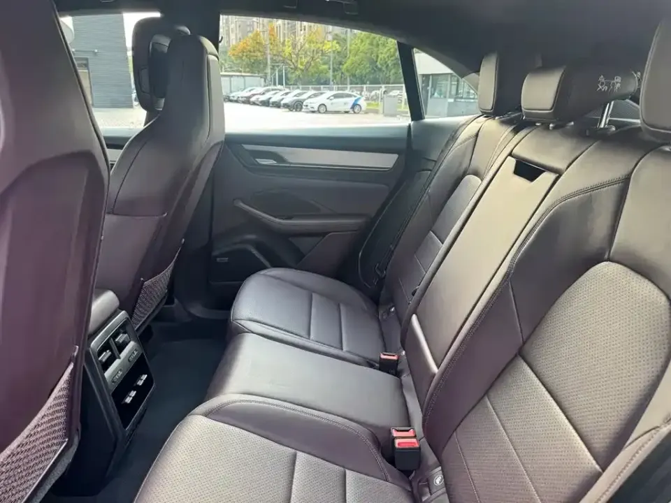 Porsche Macan EV