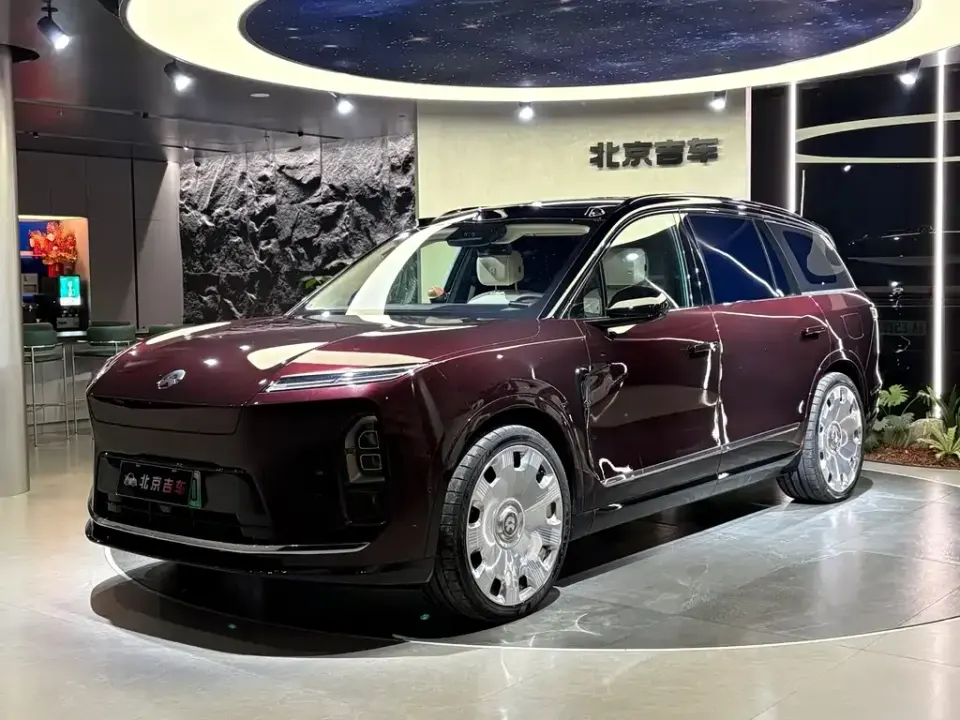 Nio ES8