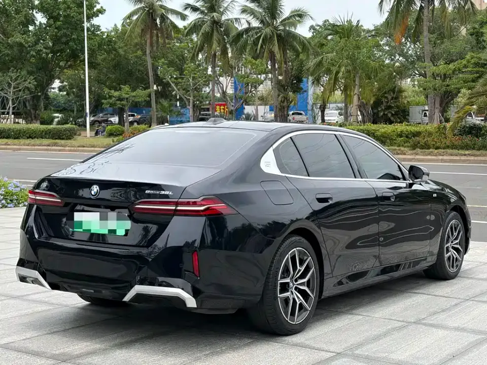 BMW i5