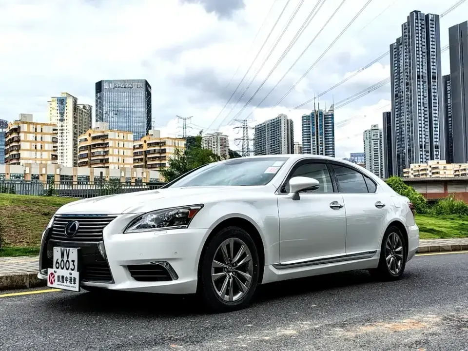Lexus LS