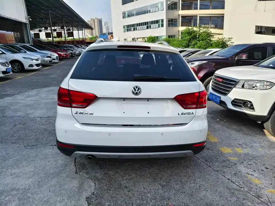 Volkswagen Cross Lavida