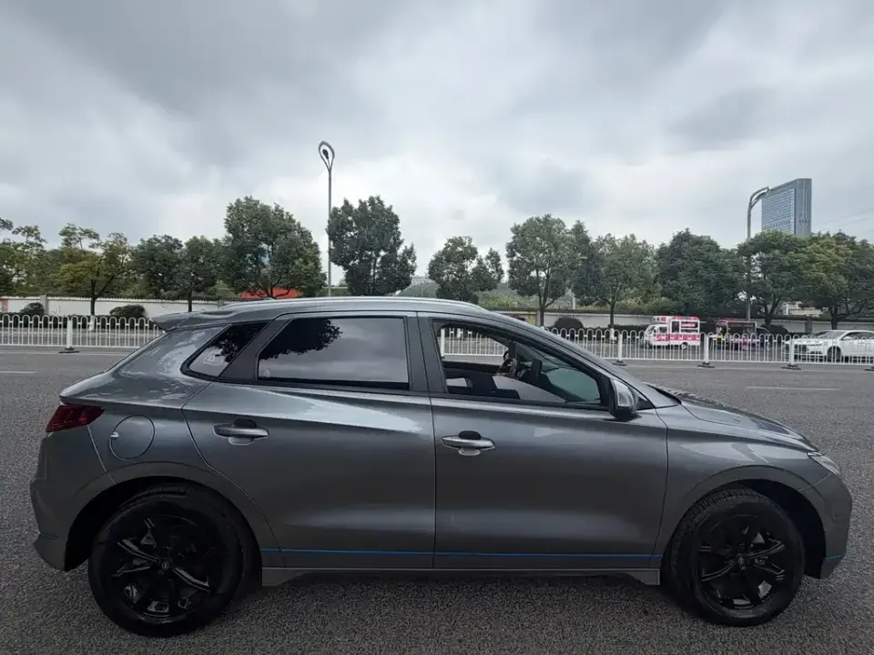 BYD e2