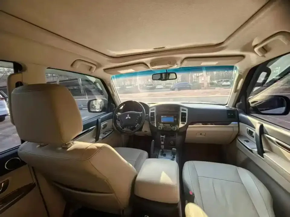 Mitsubishi Pajero (Import)