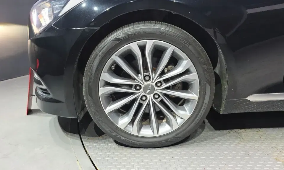 Hyundai Genesis
