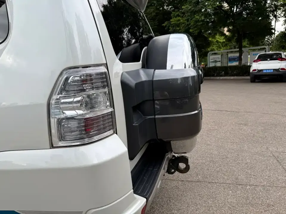 Mitsubishi Pajero (Import)